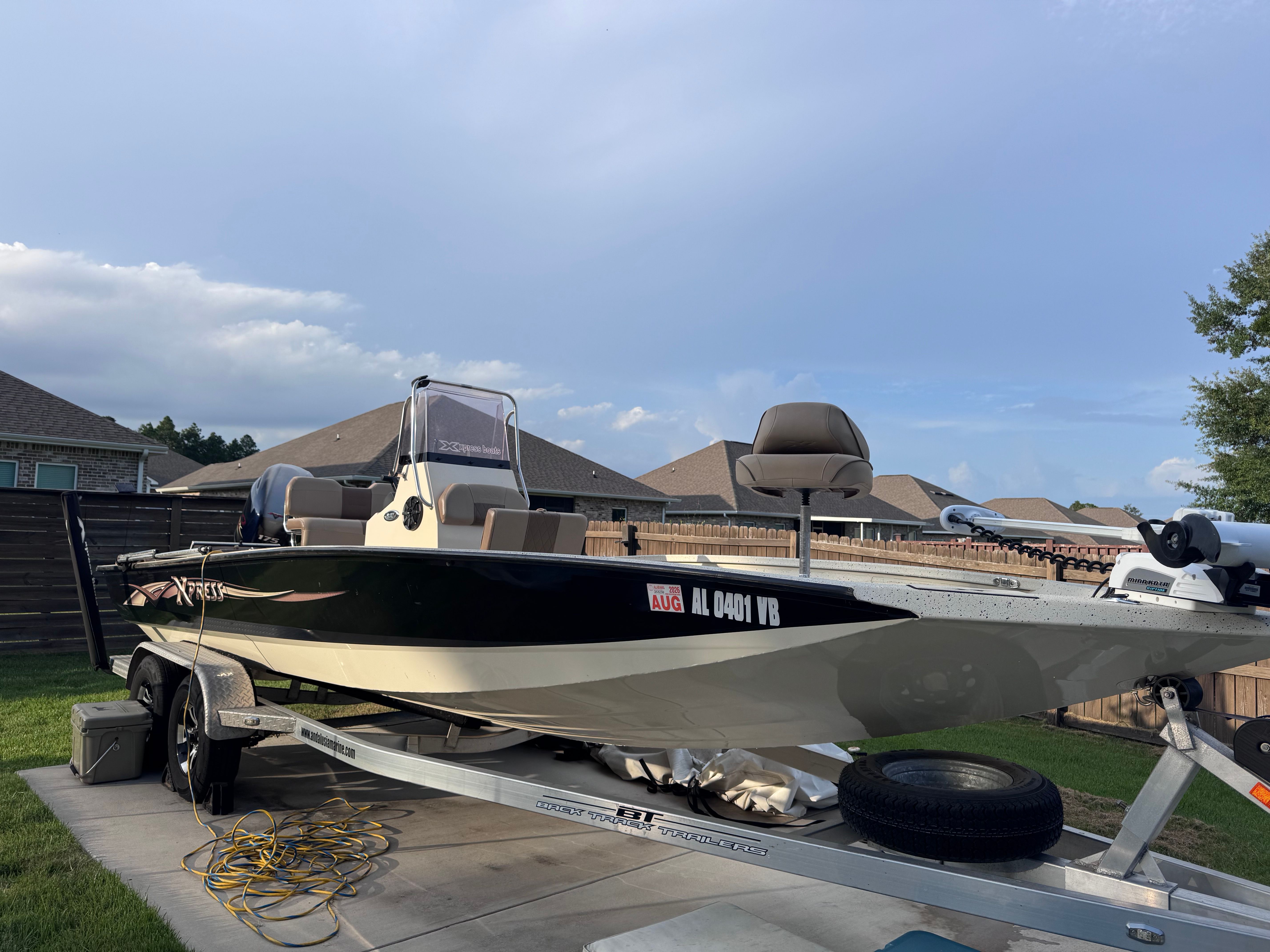 2018 Xpress H22B Bay