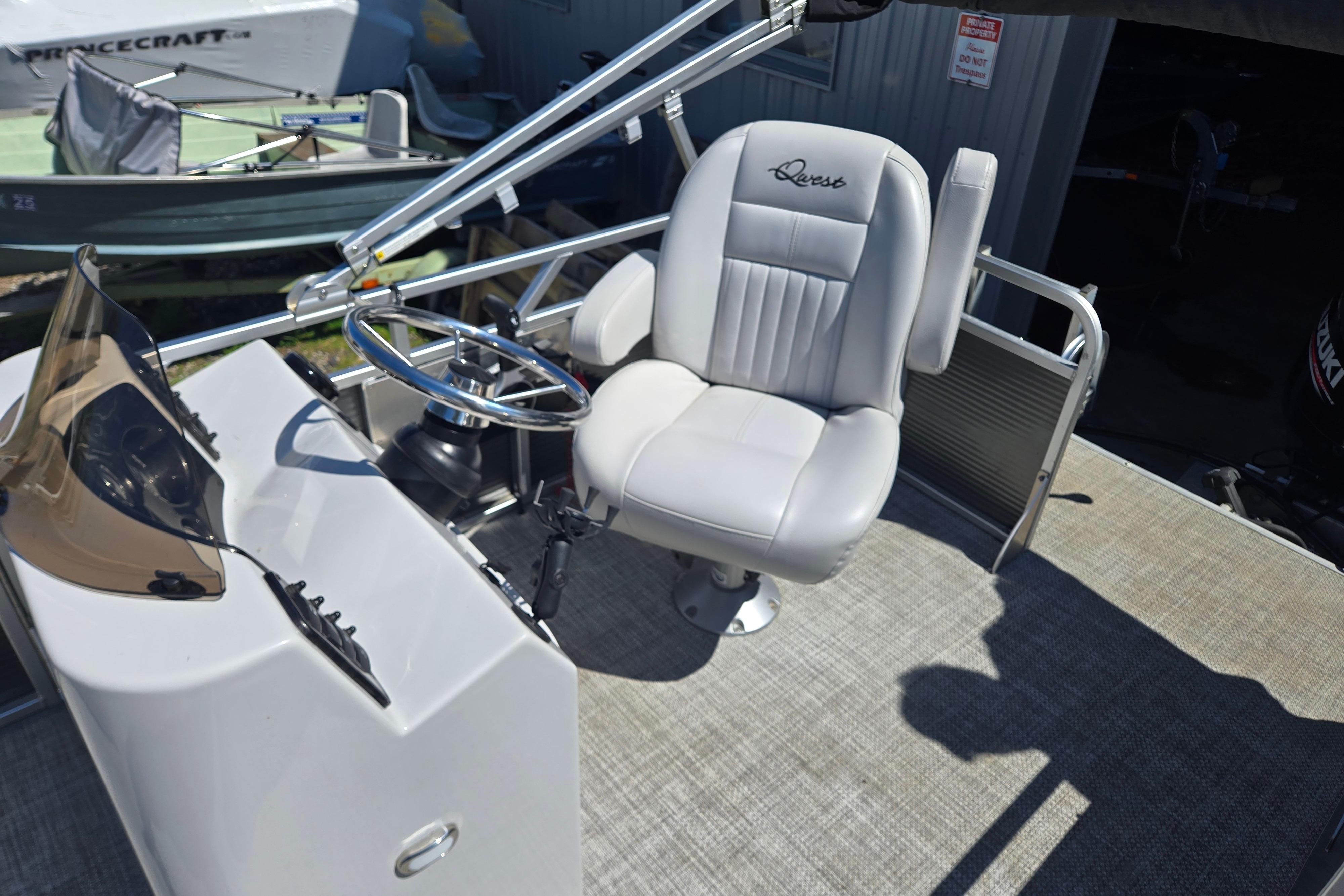 2019 Qwest Adventure 818 VX Cruise