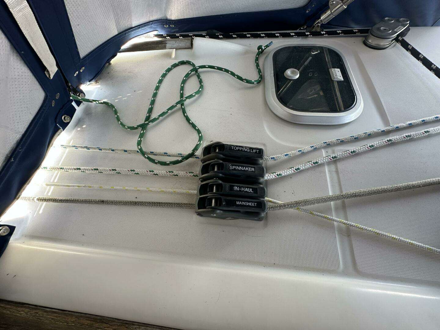 1999 Beneteau — - Image 12