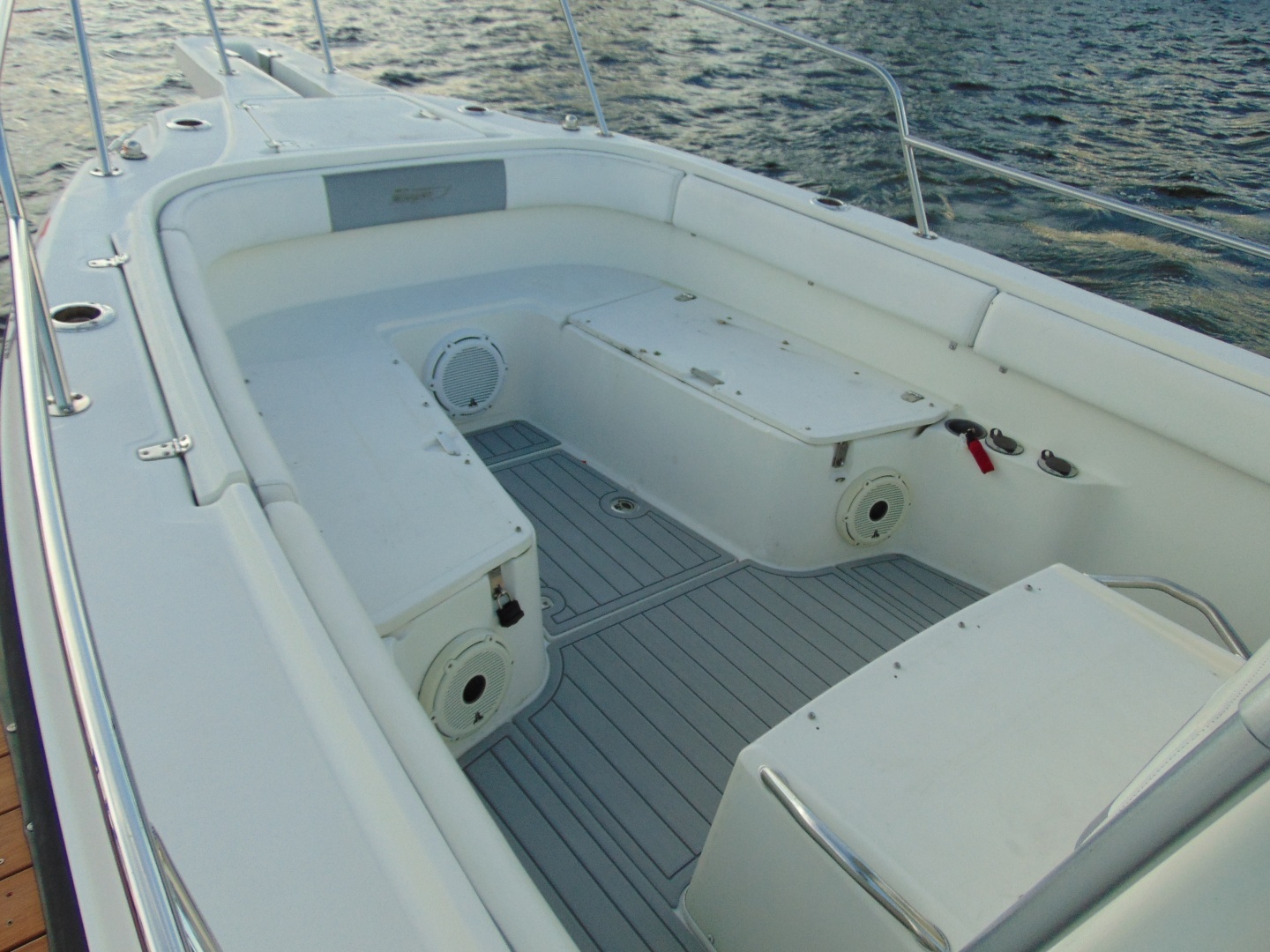 2001 Boston Whaler 26 Outrage - Image 4