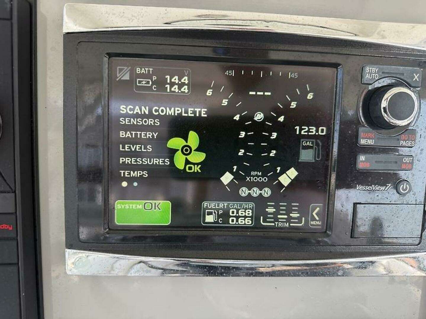2014 Boston Whaler 350 Outrage - Image 23