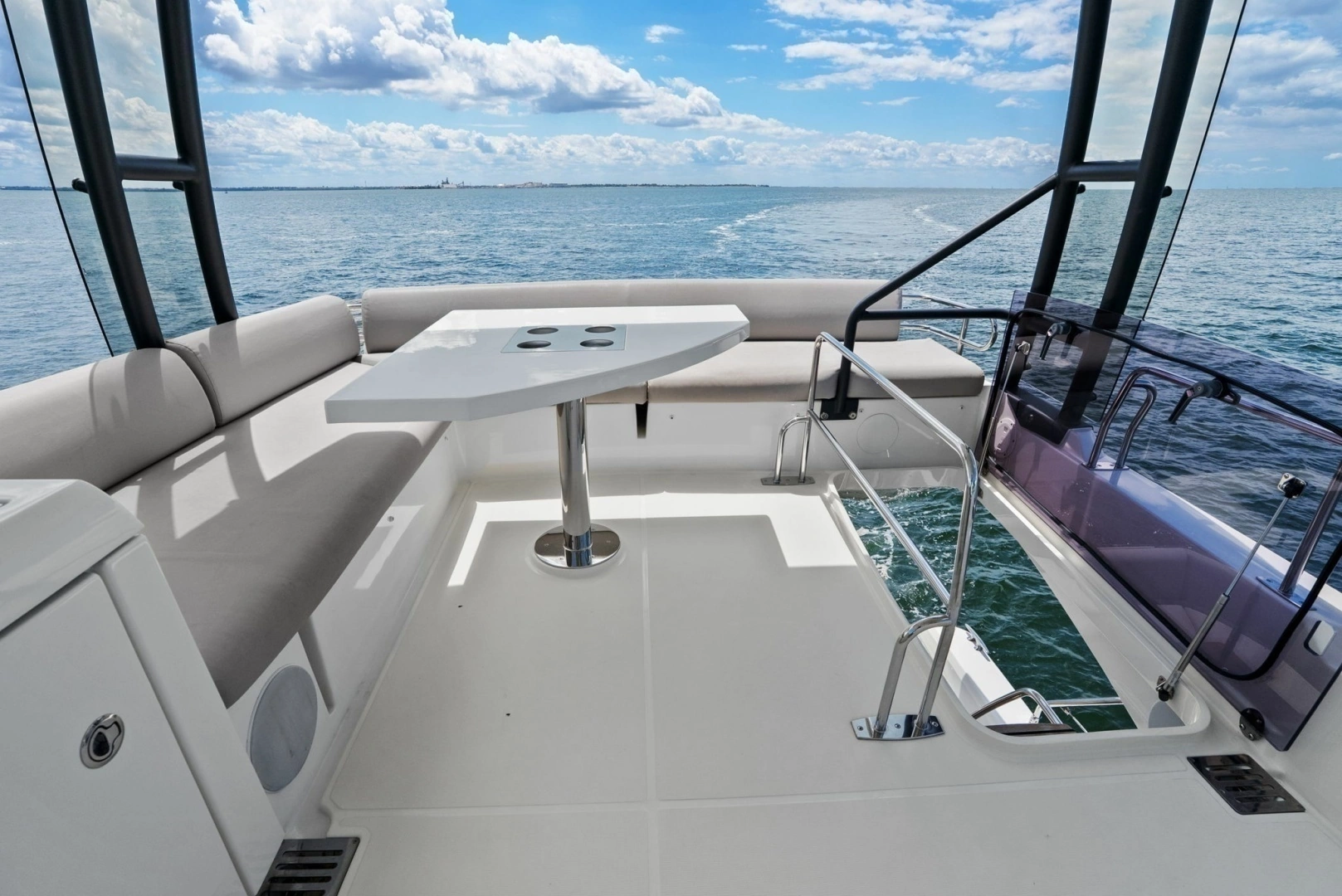 2020 Prestige 460 Flybridge - Image 28