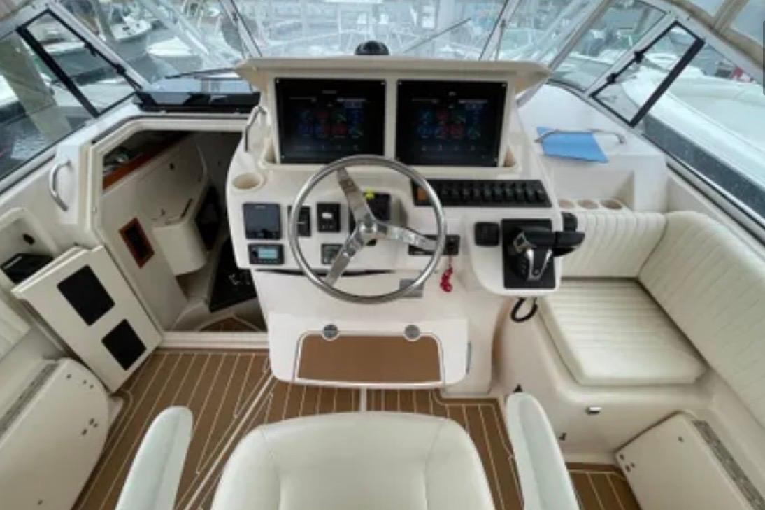 2007 Grady-White Express 330 helm with dual screens and plush seating.