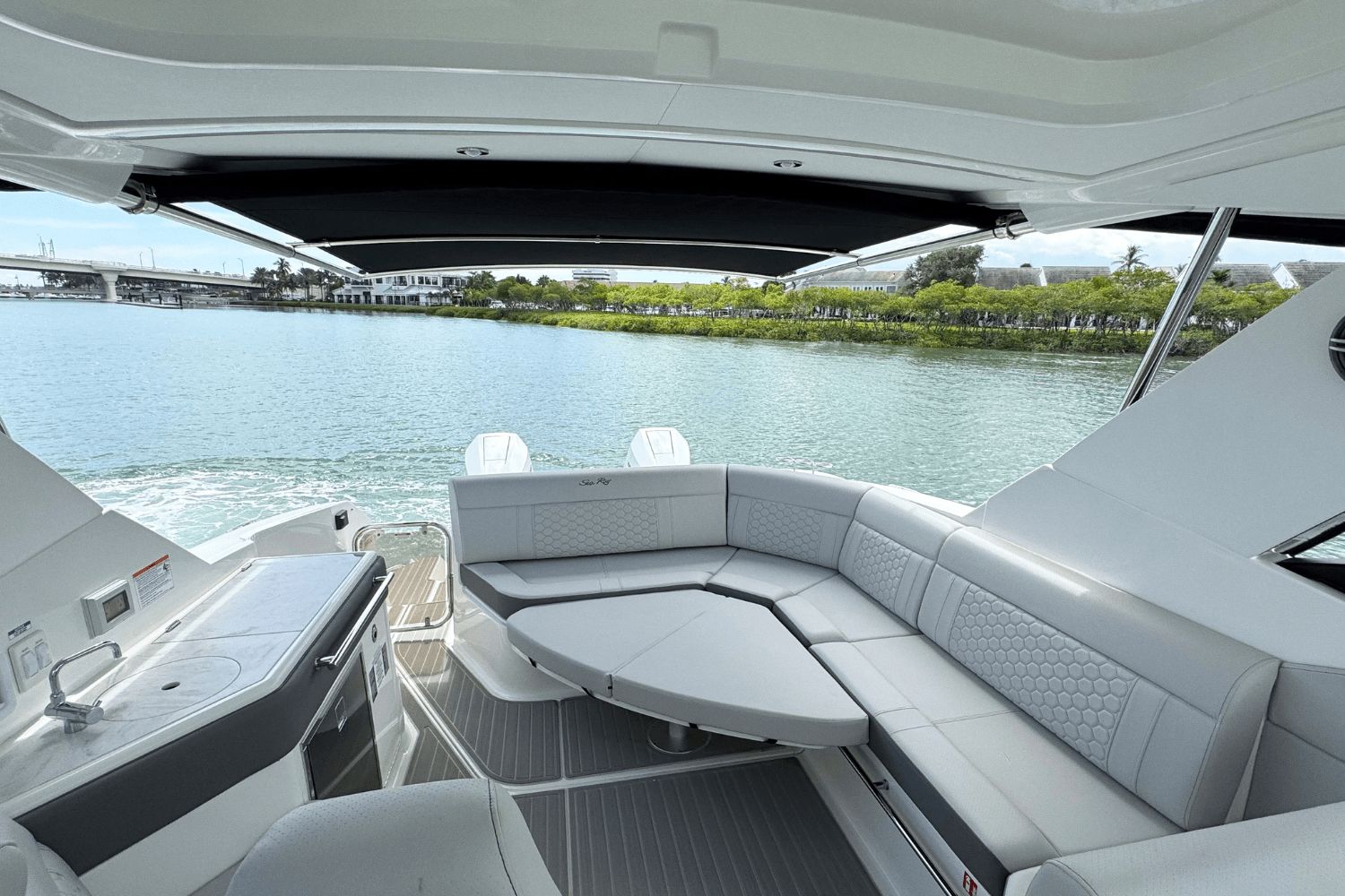 2026 Sea Ray Sundancer 320 Outboard - 18