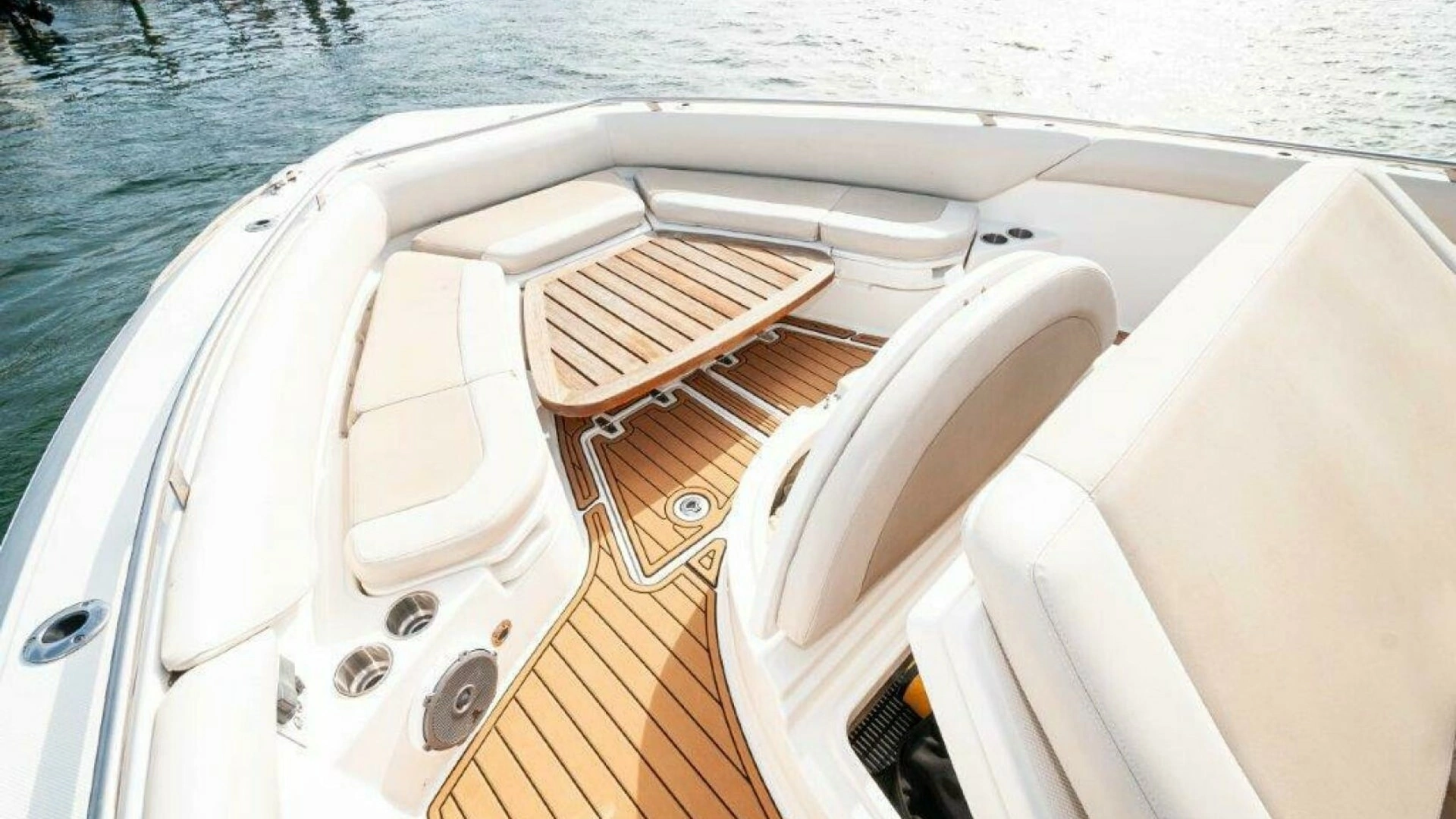 2018 Boston Whaler 420 Outrage - Image 23