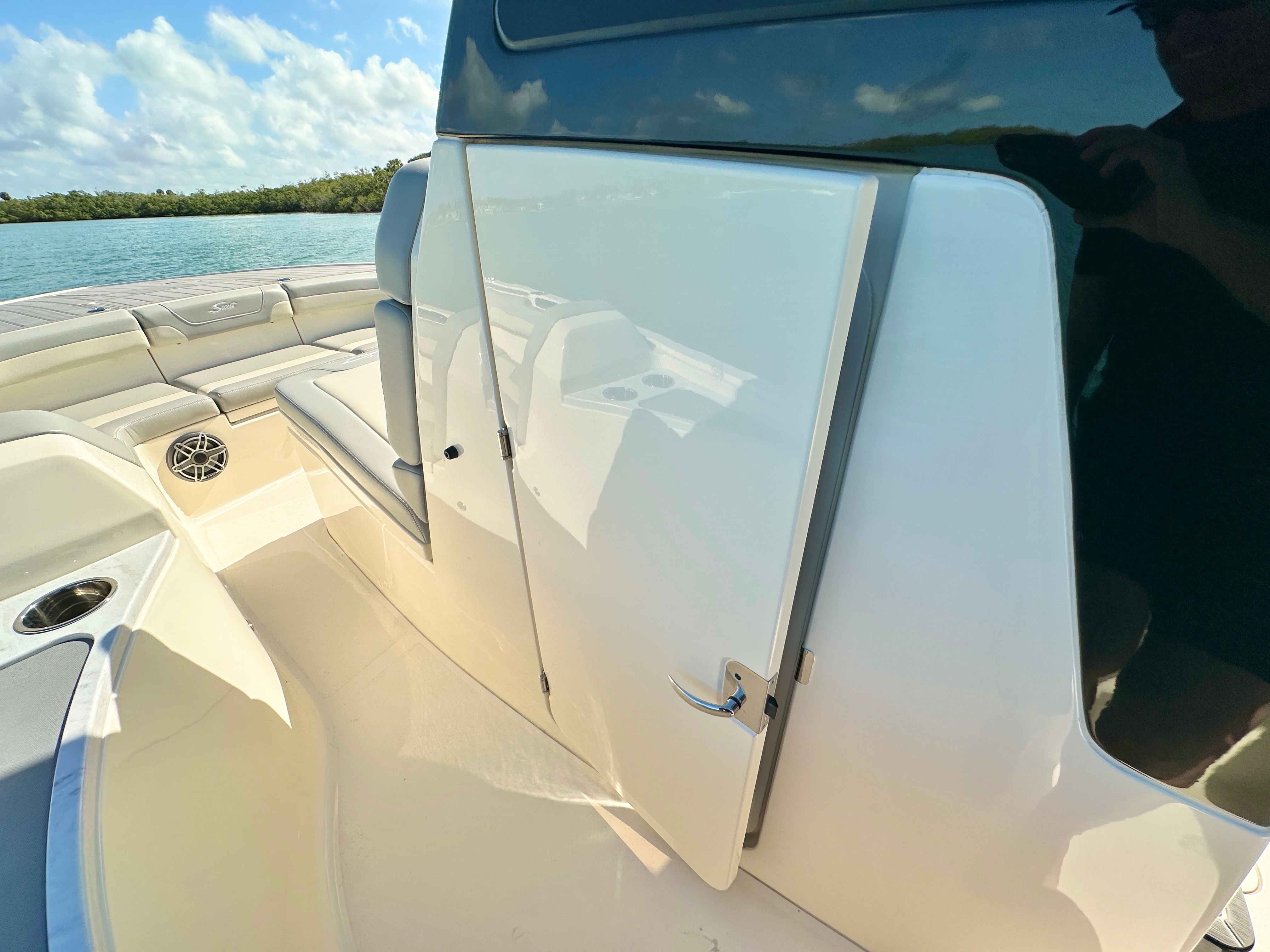 2024 Scout 281 XSS with spacious deck and seating area.