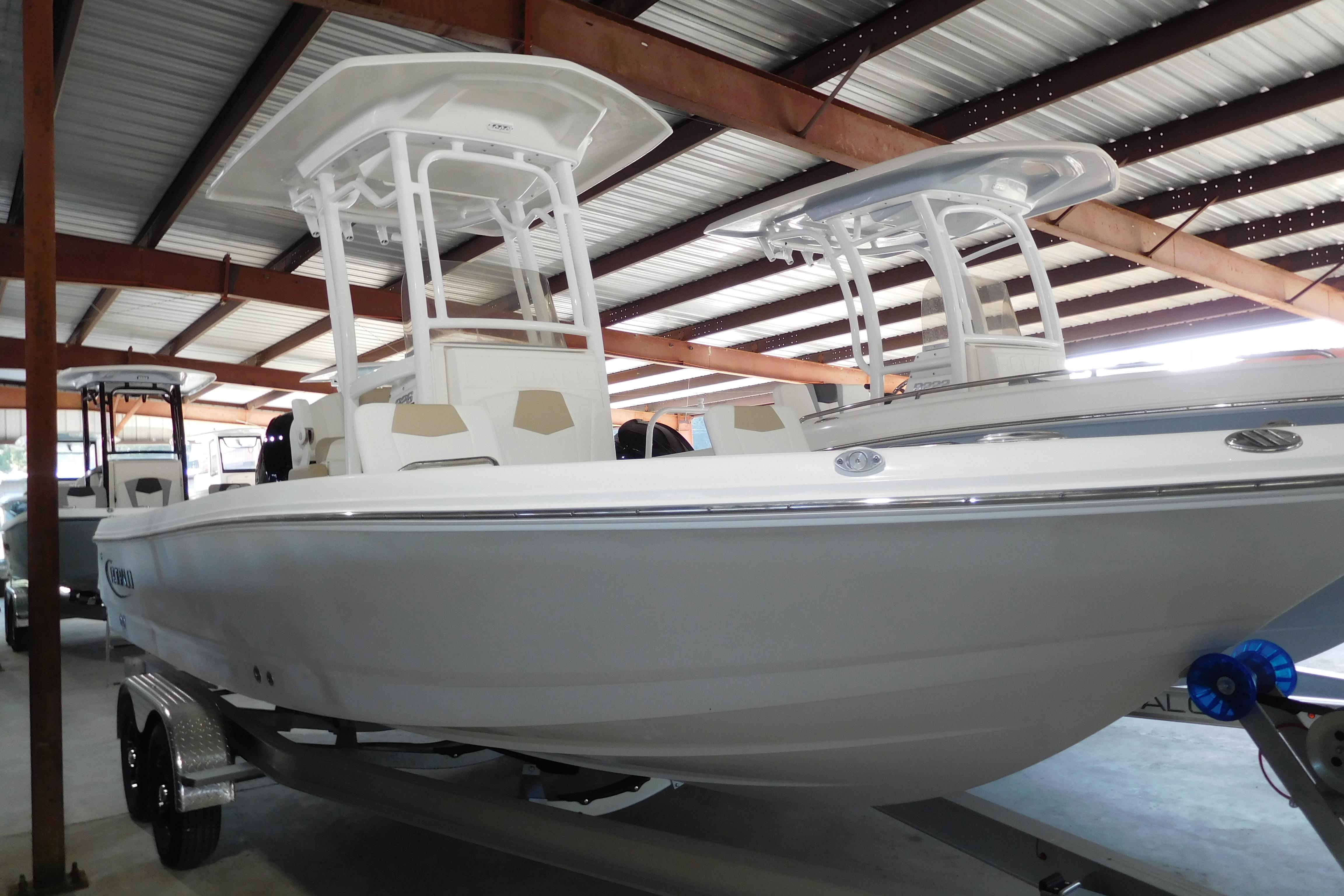 2026 Robalo 226 Cayman