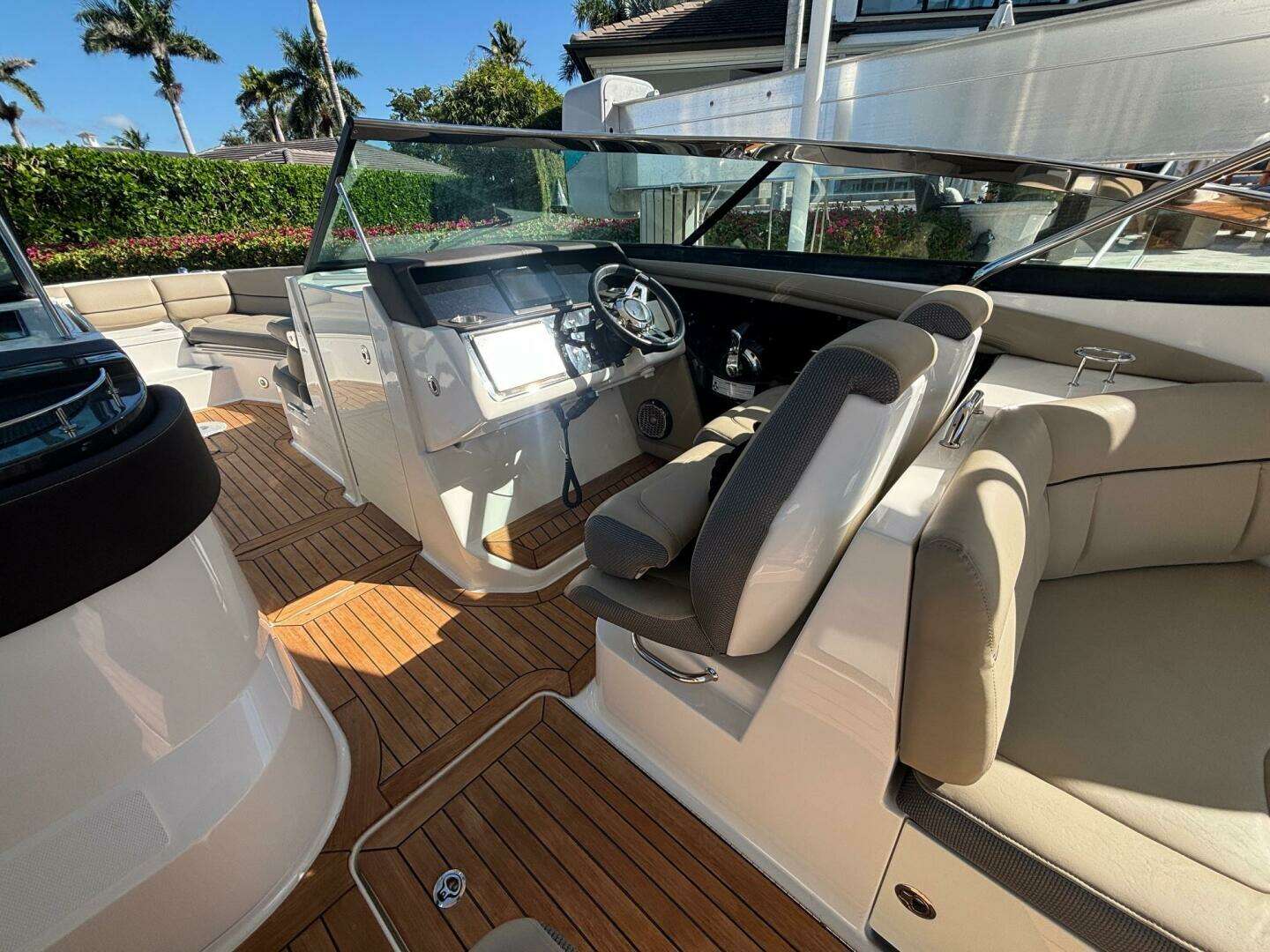 2016 Sea Ray 350 SLX - Image 13