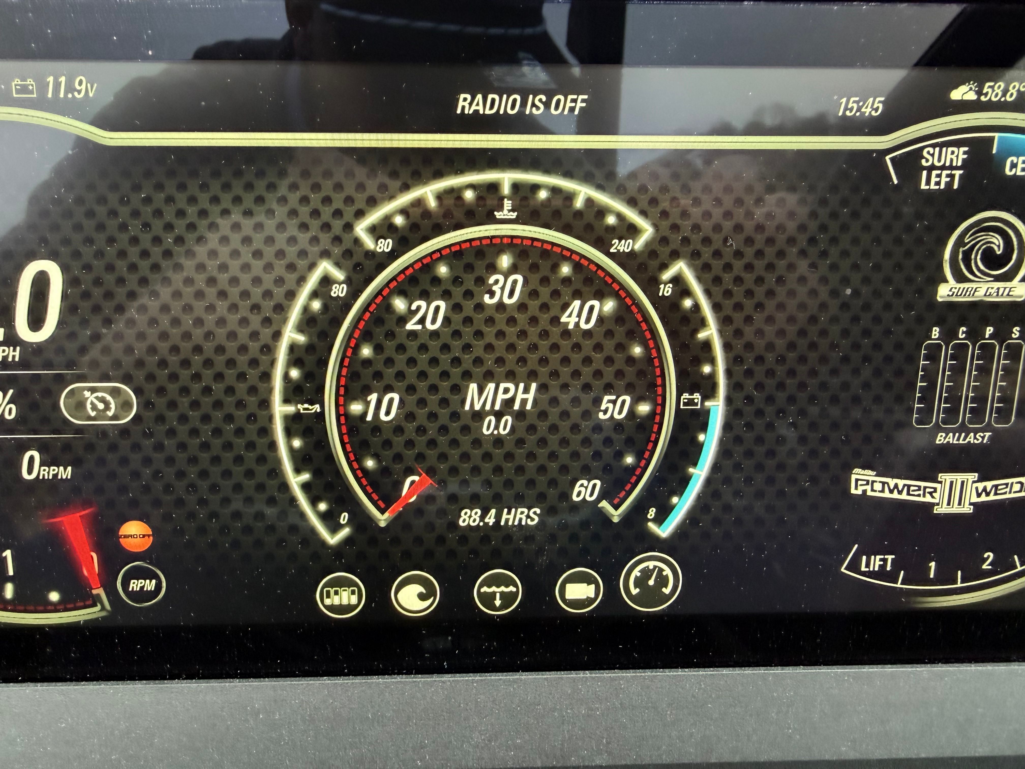 2022 MALIBU 25 LSV - Image 11