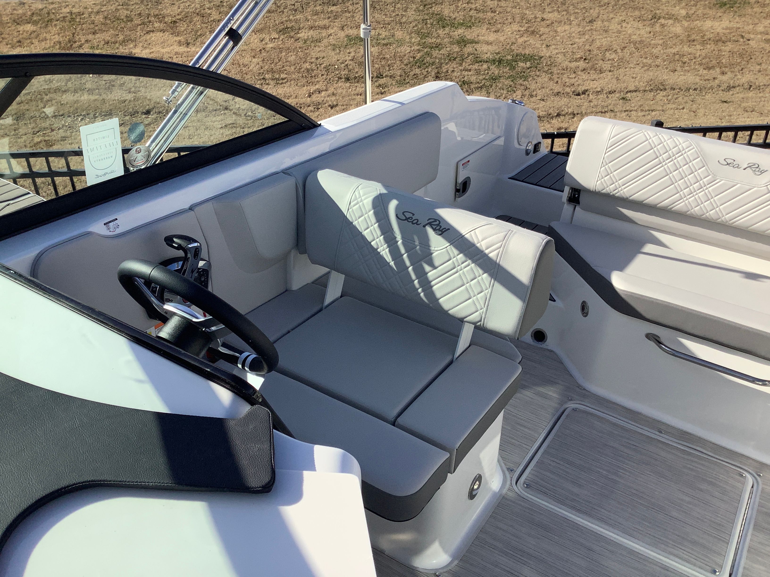 2026 Sea Ray SDX 230 - 18