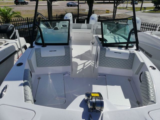 2026 Twin Vee 240 GFX DUAL CONSOLE - 18