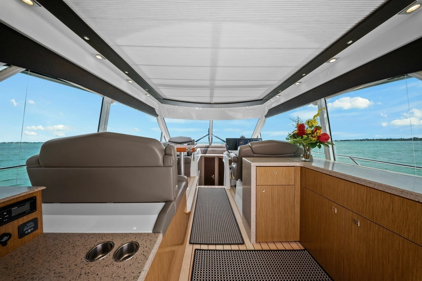 2014 Cruisers Yachts 48 Cantius - Image 17
