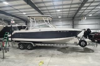 2022 Robalo R247 Dual Console