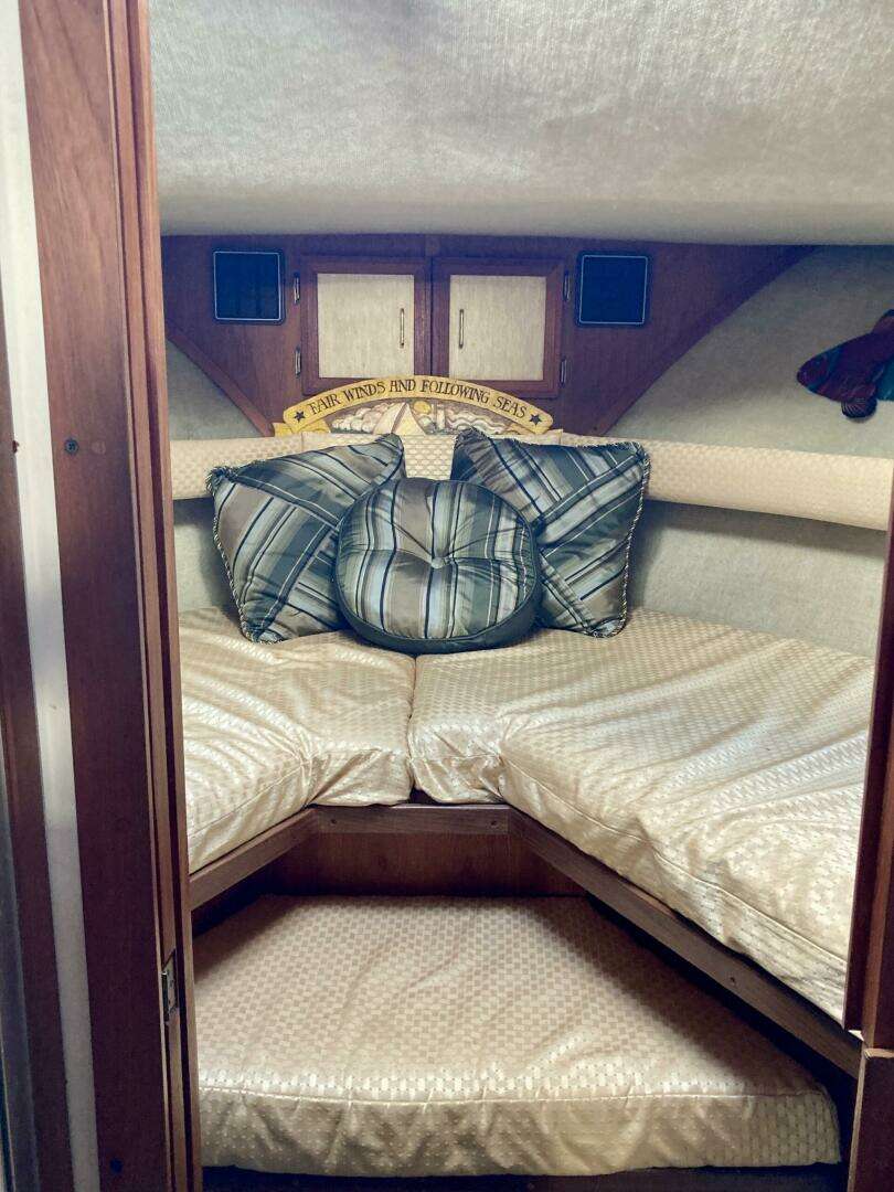 1983 Carver 3607 AC - Image 15