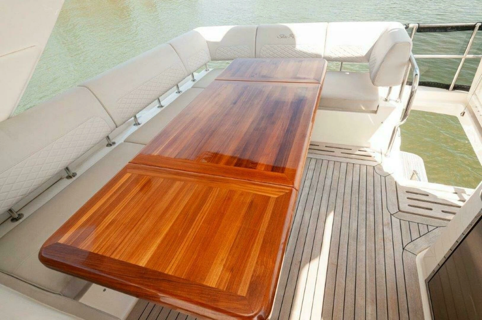 2018 Sea Ray L550 Flybridge - Image 41