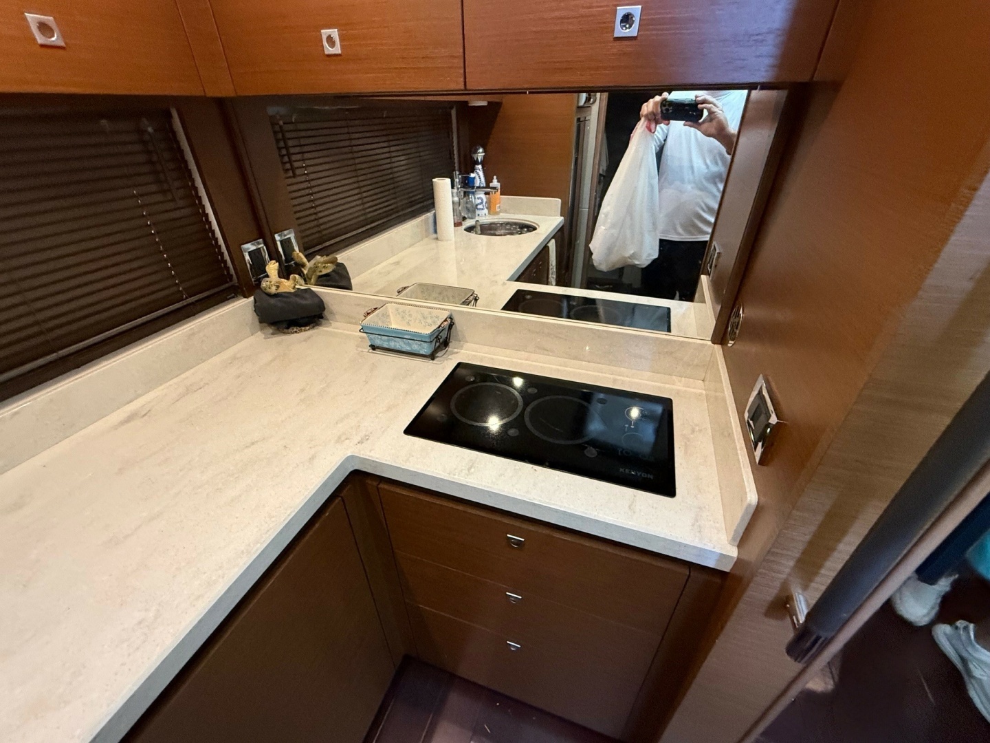 2016 Sea Ray 510 SUNDANCER - Image 24