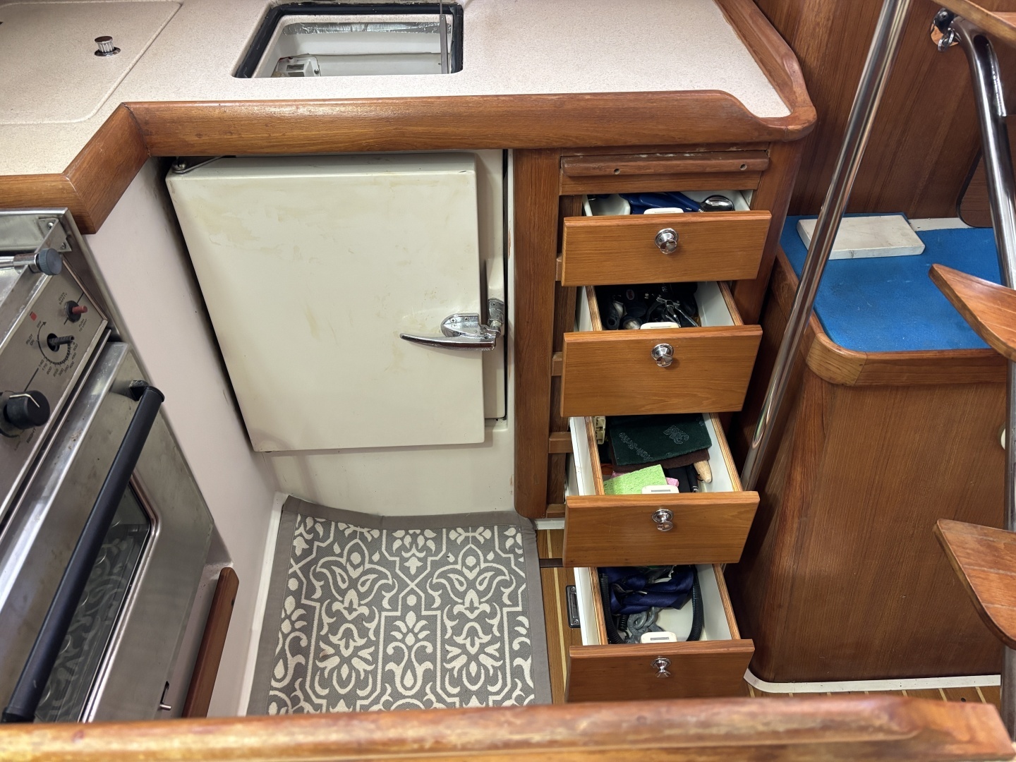 2003 Catalina 350 - Image 9