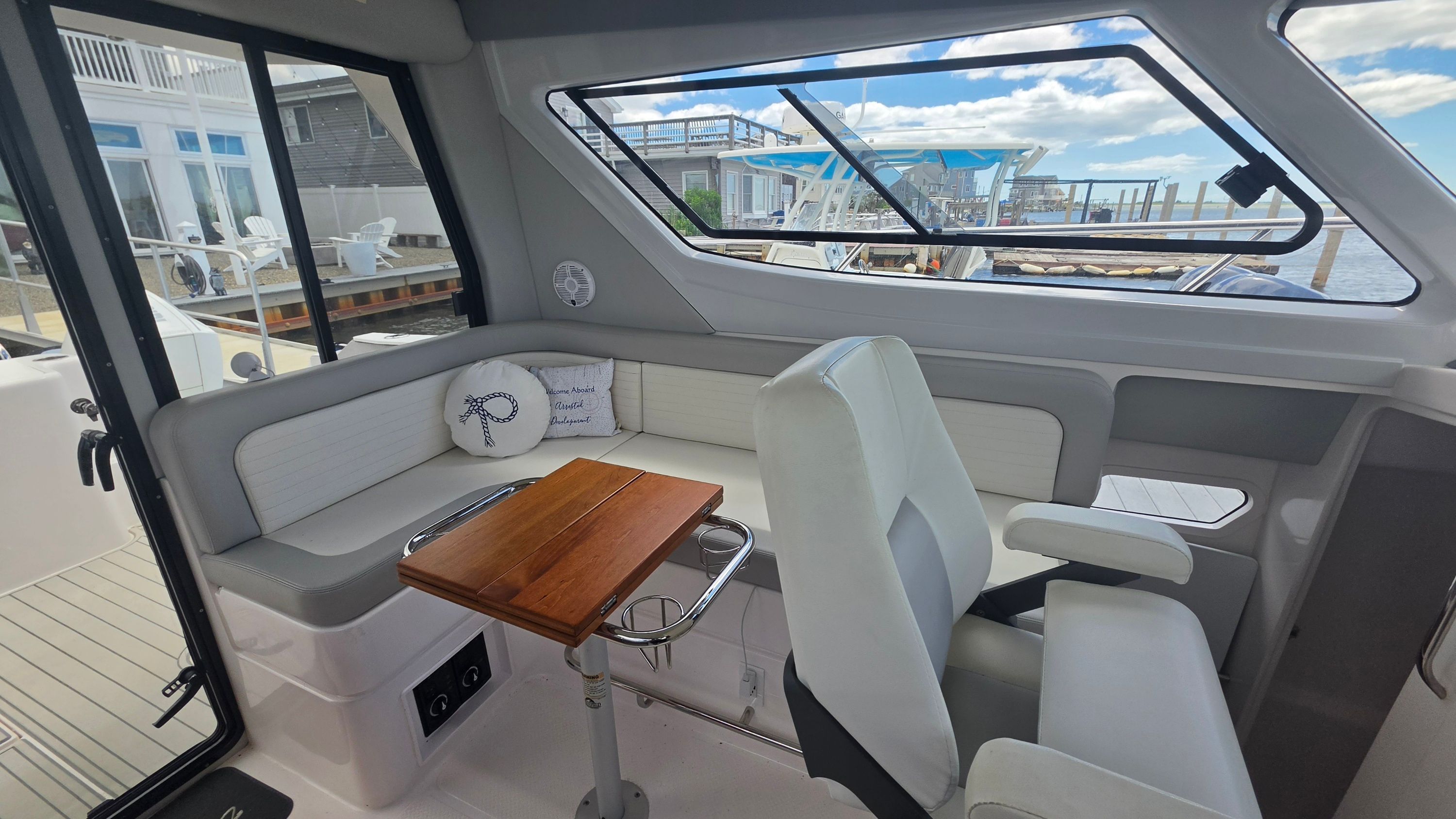 2021 ArrowCat 320 Coupe - 5