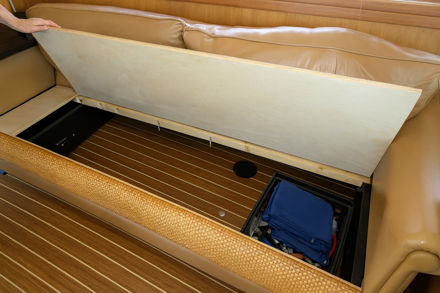 2005 Mainship 400 Trawler - 43