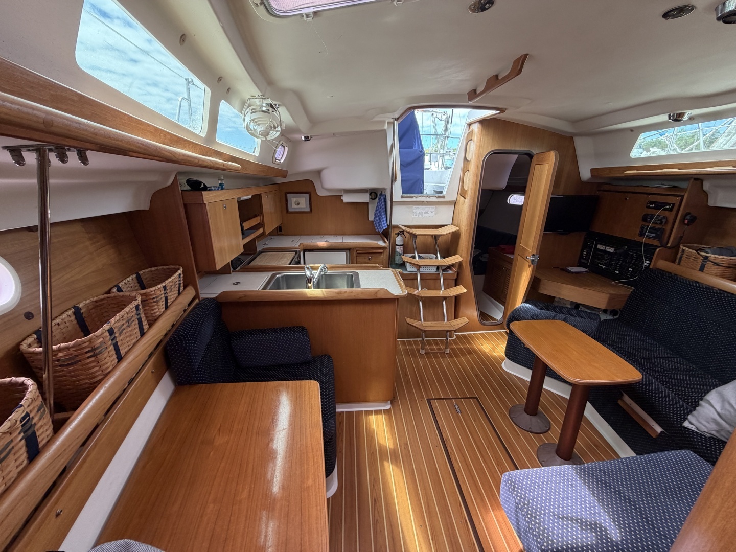 2004 Catalina Catalina 350 - Image 60