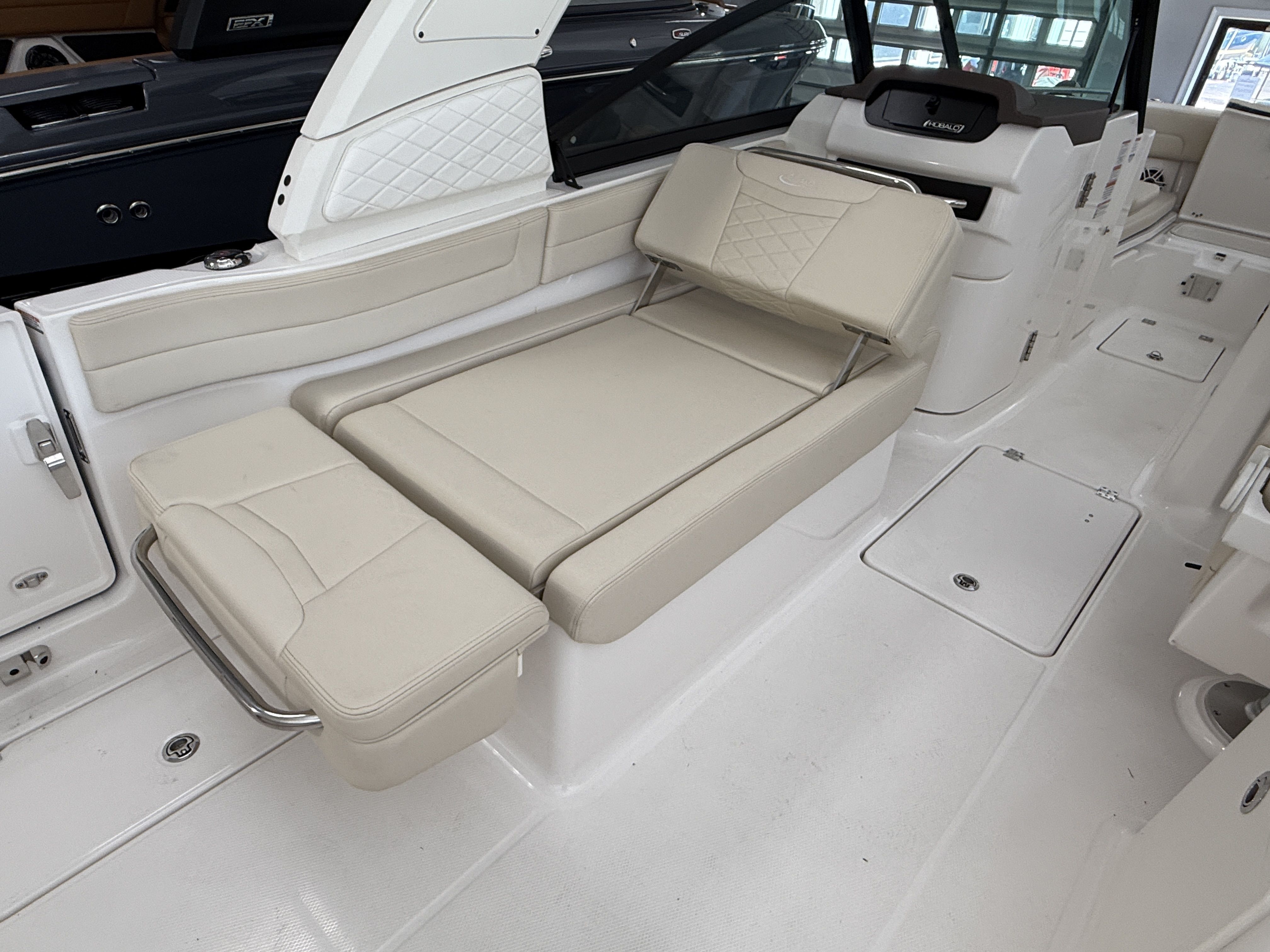 2026 Robalo 257 Dual Console - 12