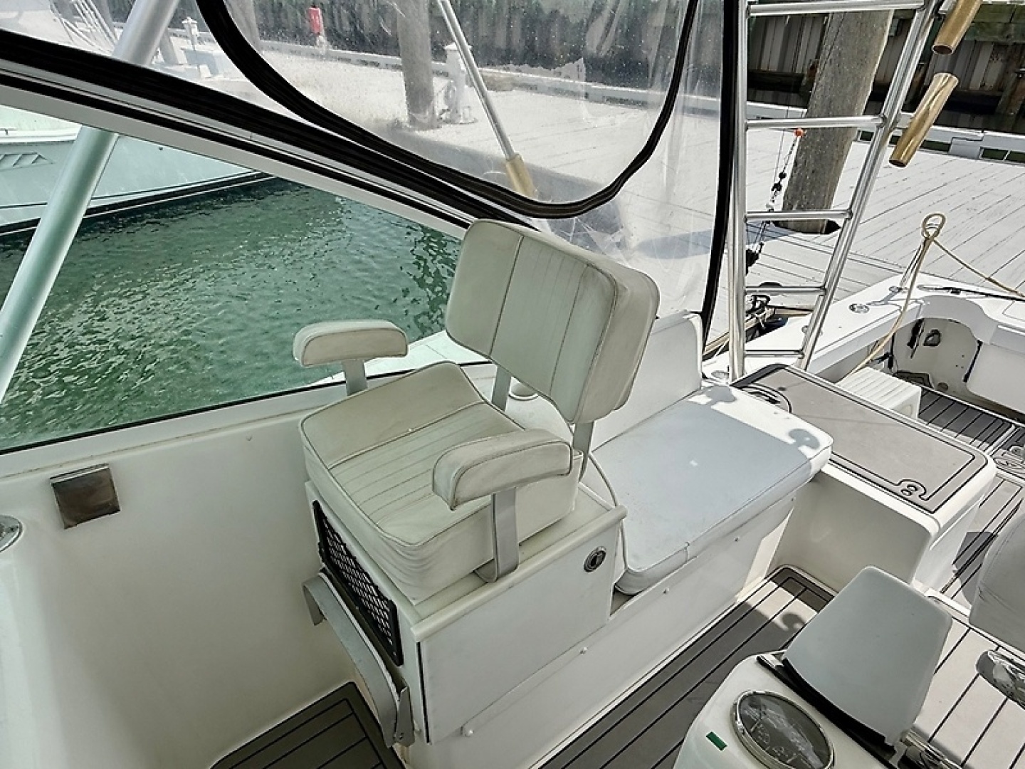 2005 Luhrs 32 Express - Image 40