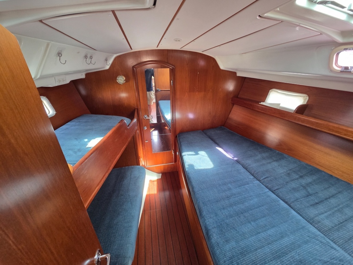 2000 Beneteau Oceanis 411 - Image 4