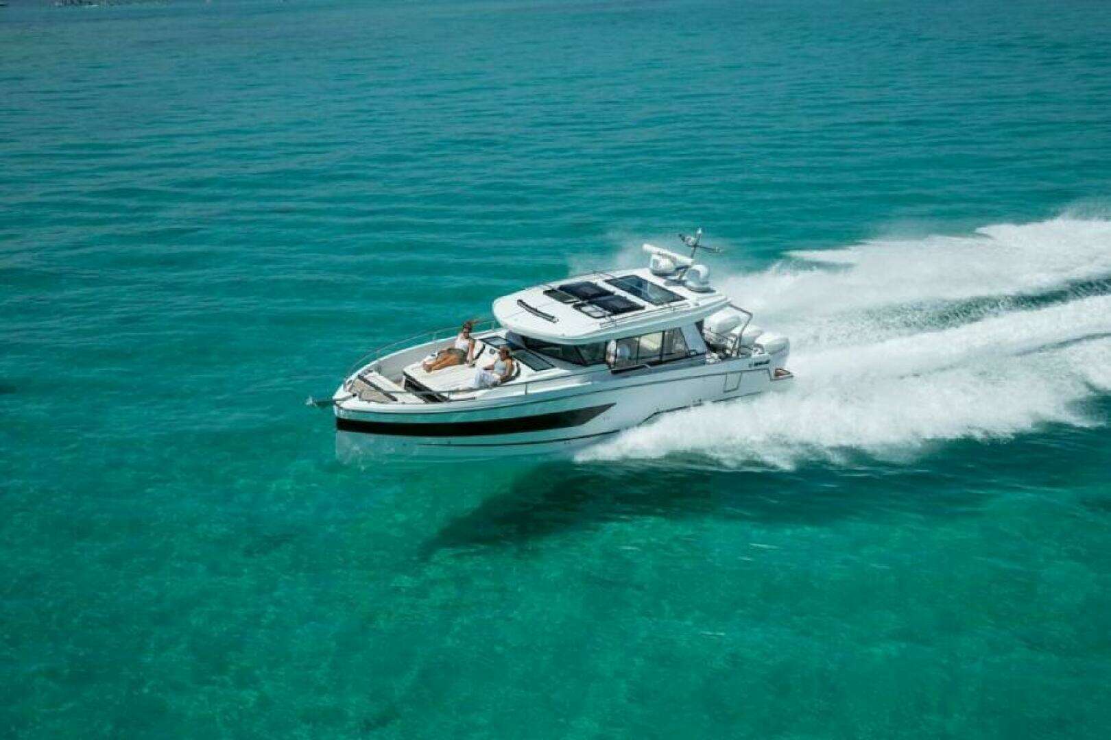 2025 Wellcraft 38 Explorer - Image 4