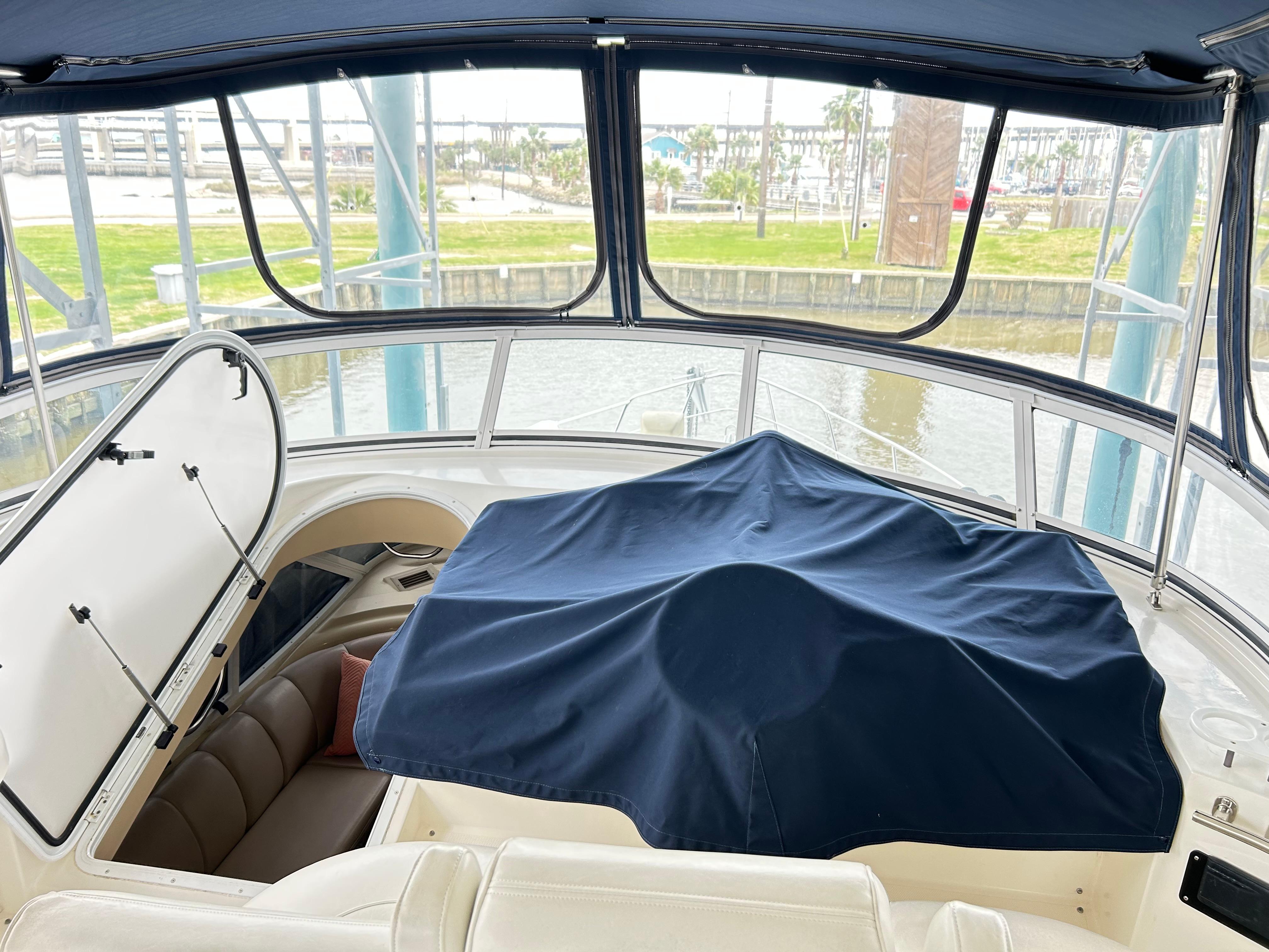 2004 Cruisers Yachts 5000 Sedan Sport - 60