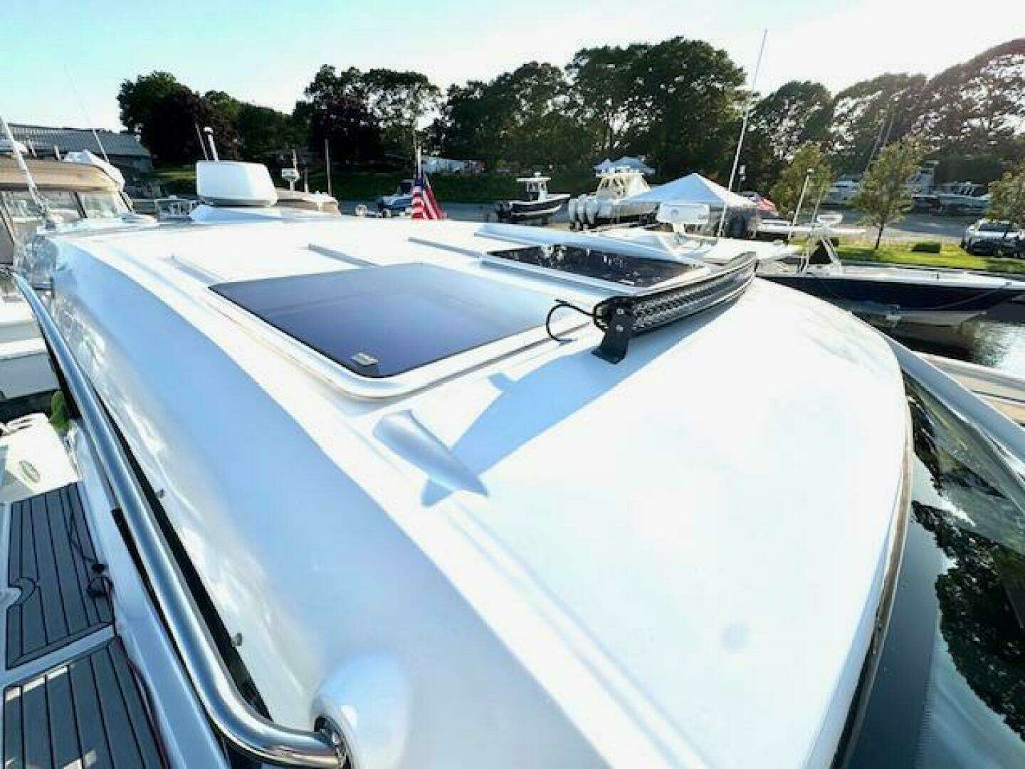 2020 Four Winns Vista 355 Coupe OB - Image 9