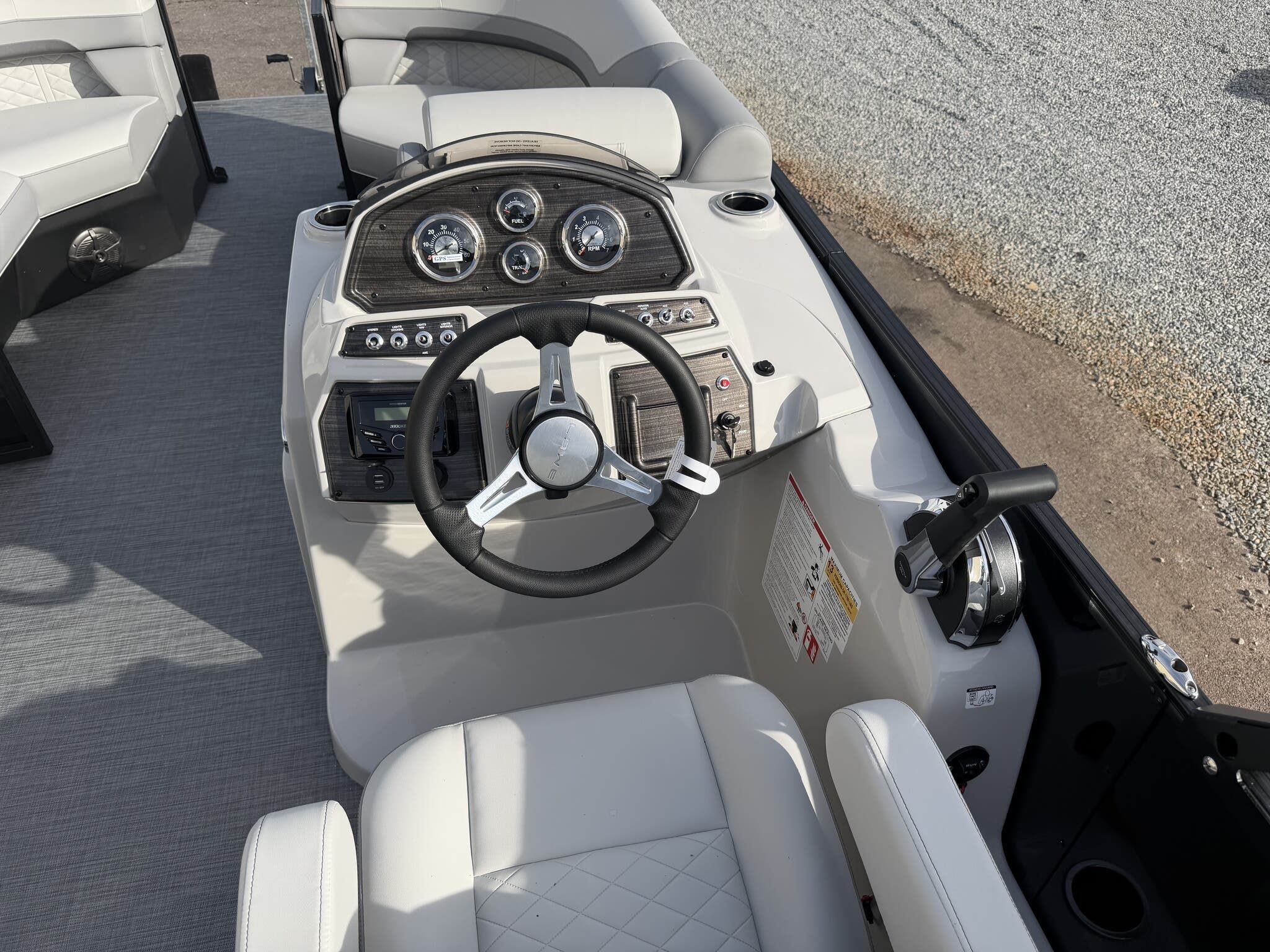 2026 Lowe SS230 DV - 13