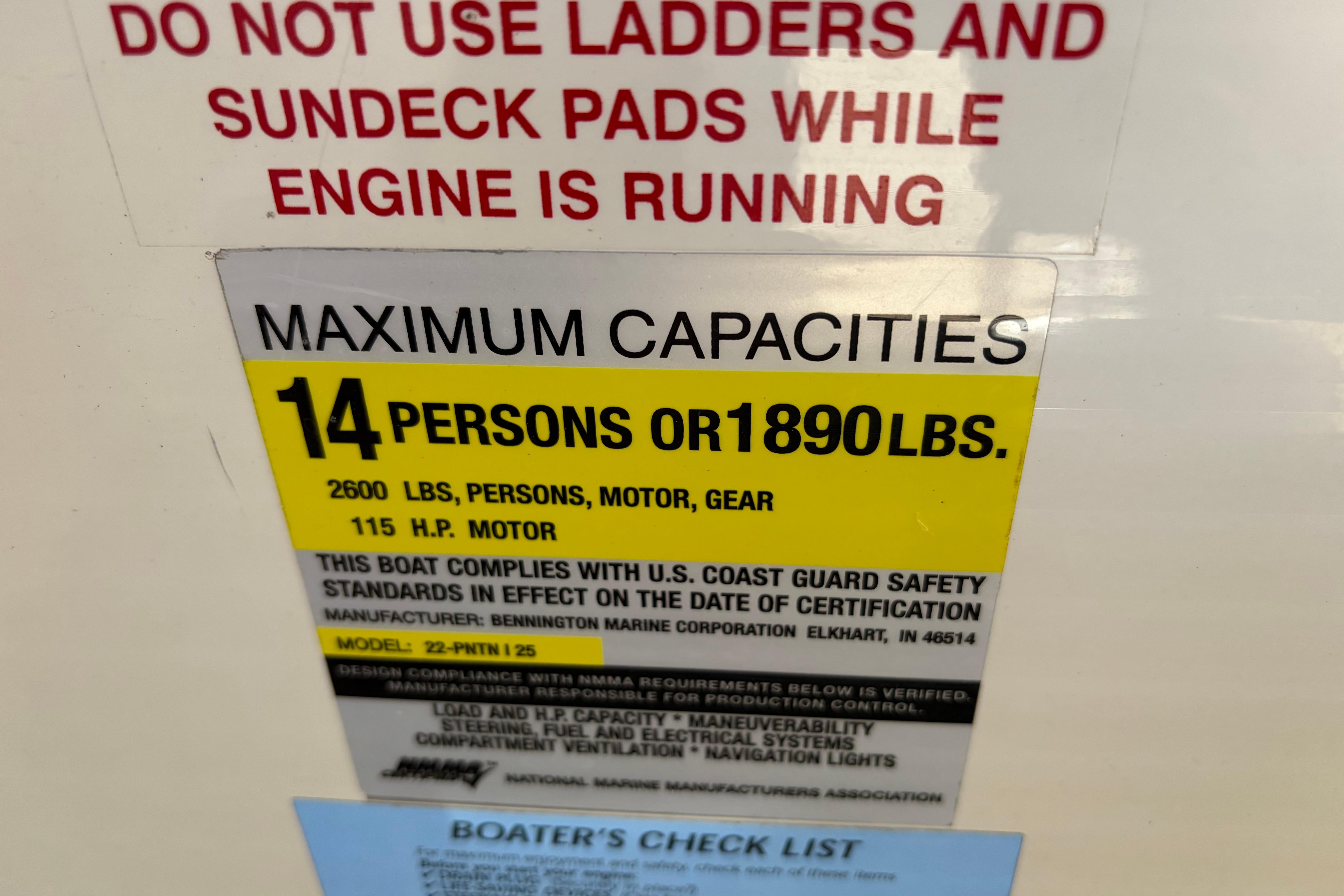 Bennington 2250RSi 2003 boat capacity label: 14 persons or 1890 lbs, 115 HP motor.
