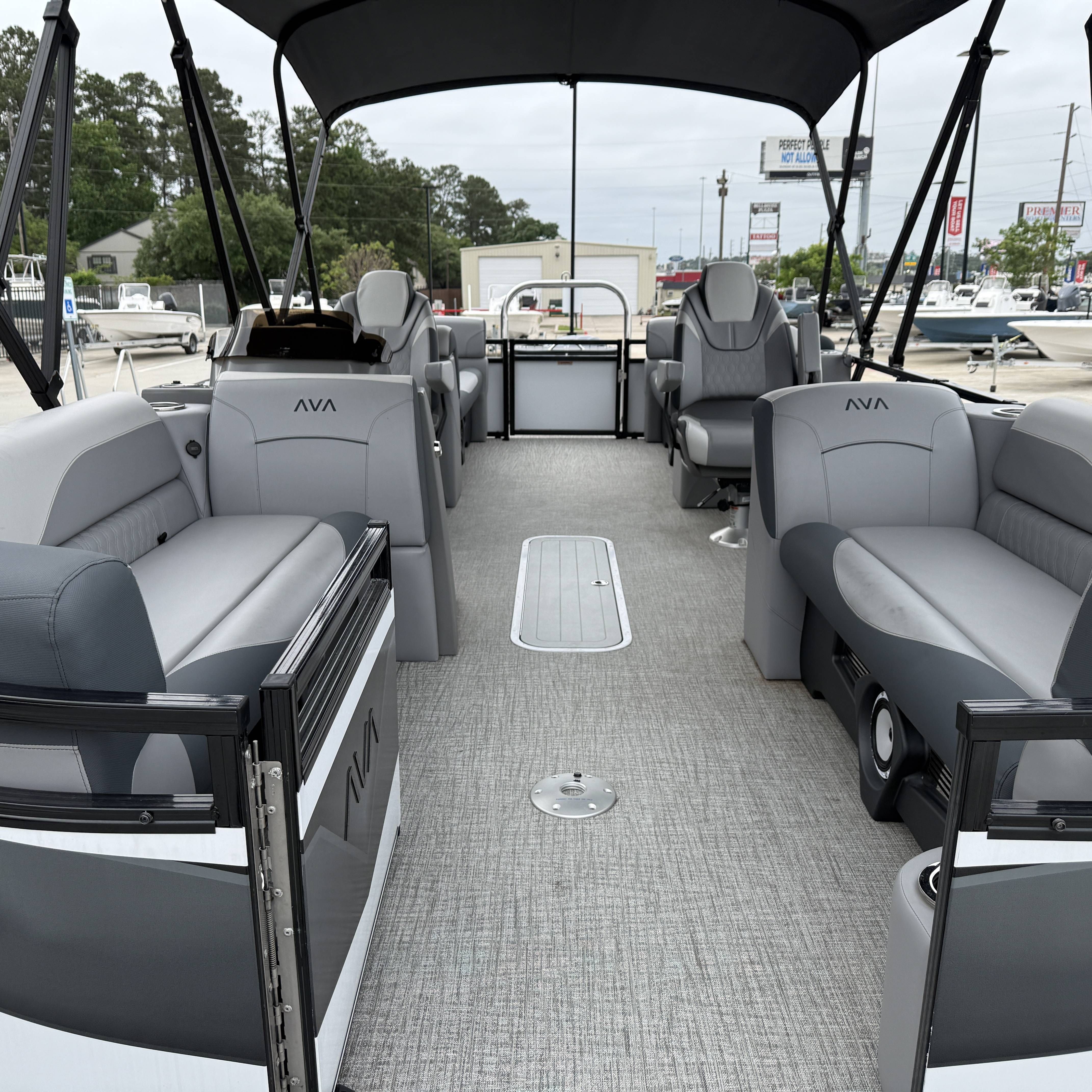 2025 Avalon Venture 85 Quad Lounge - 23' - 11