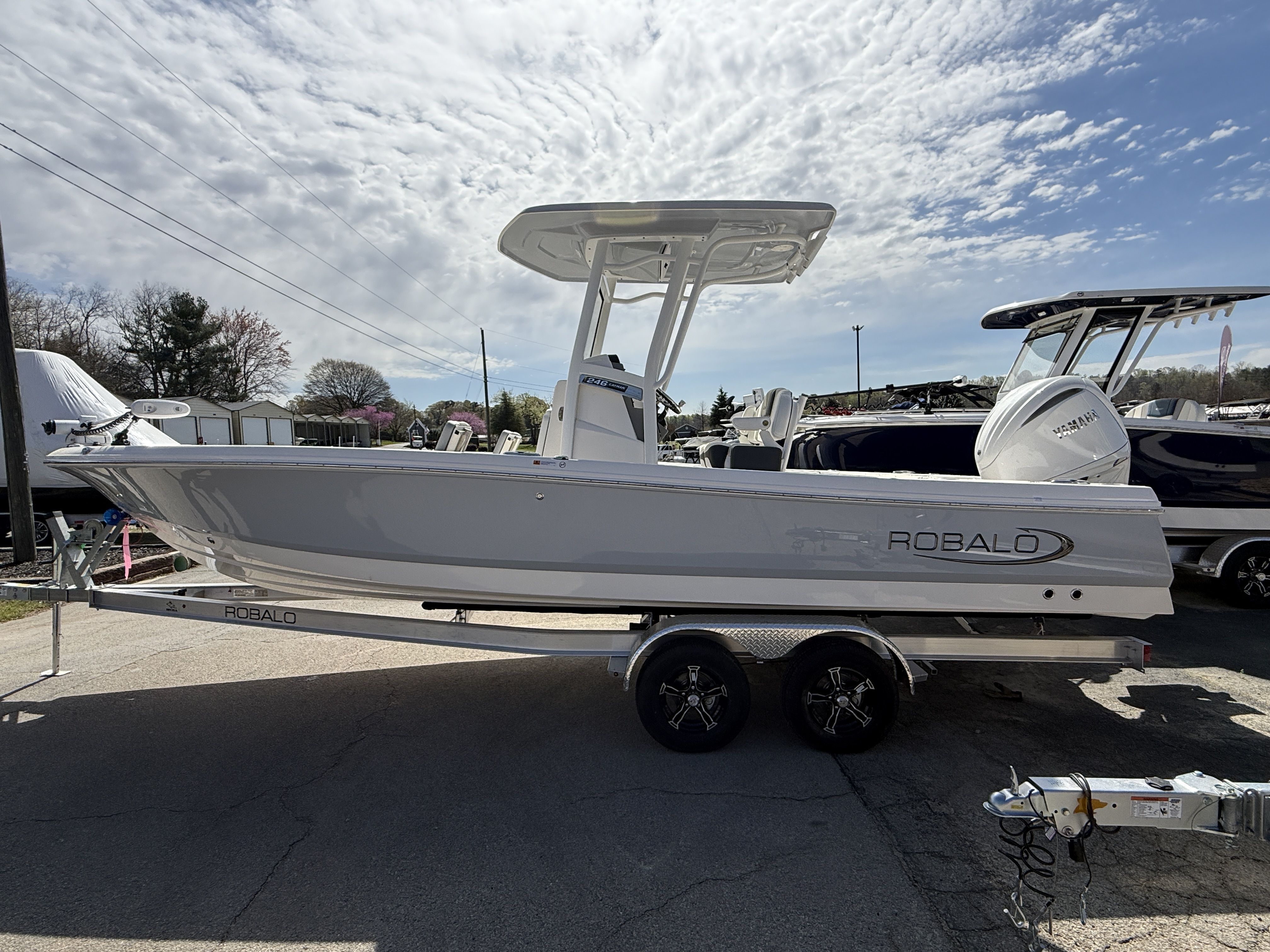 2026 Robalo 246 Cayman