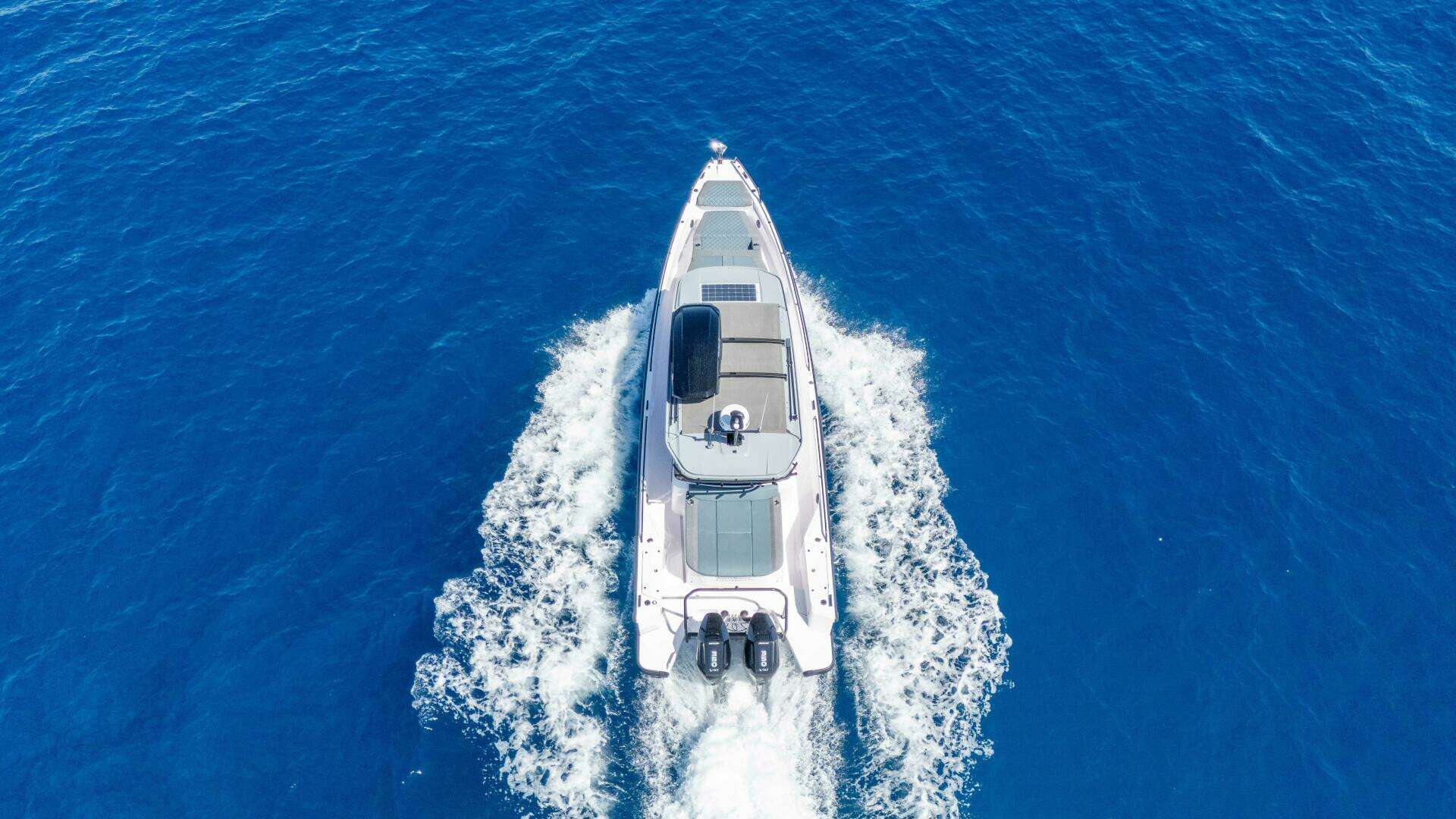 2024 Axopar 37 XC Cross Cabin - Image 8
