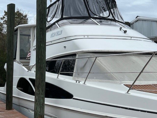 2005 Carver 41 Cockpit Motor Yacht - 3