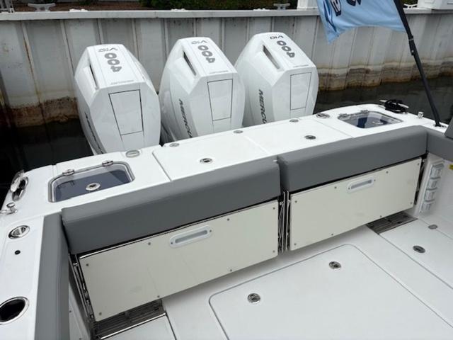 2025 Everglades 375 Center Console - 11