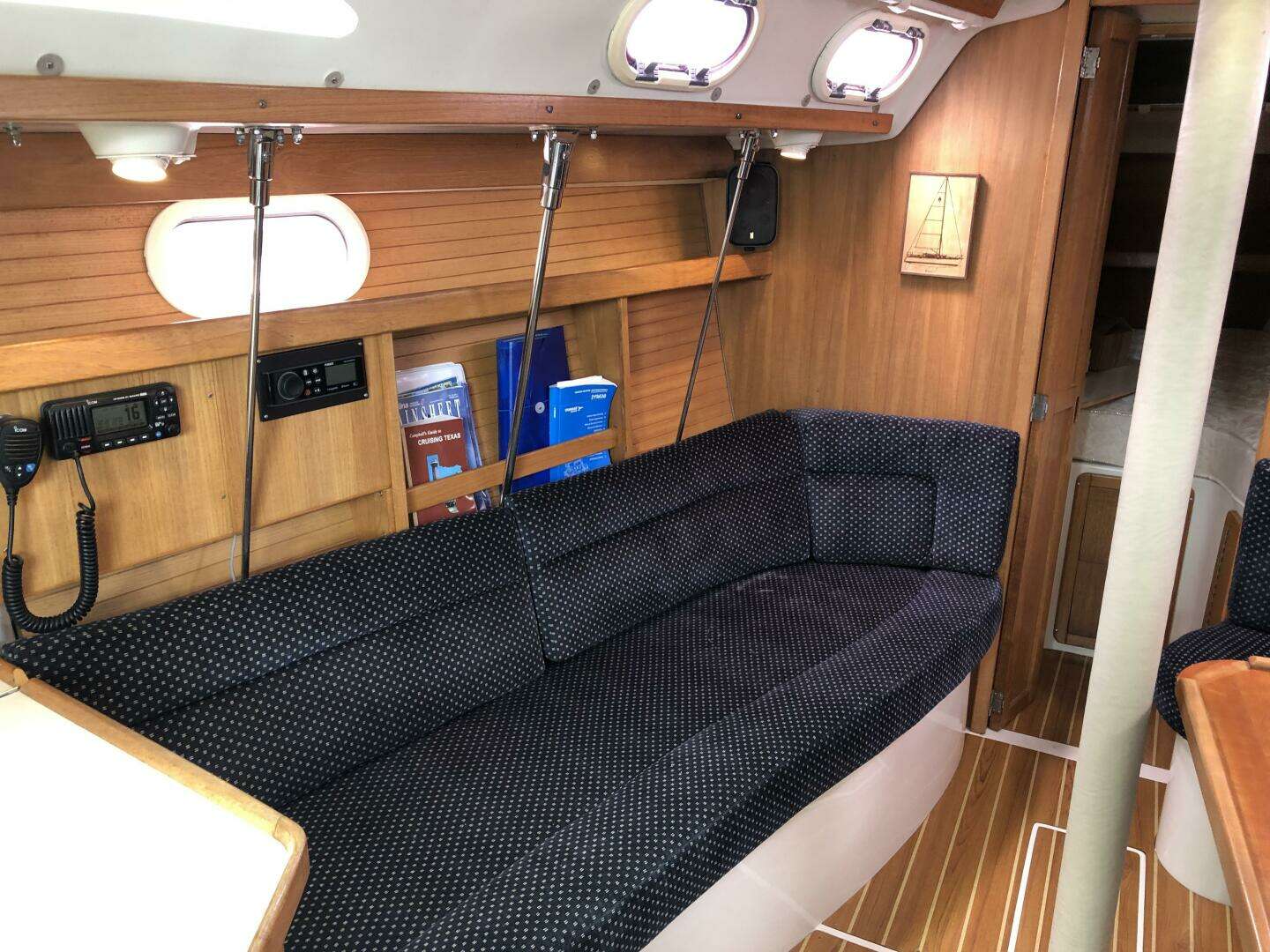2005 Catalina 320 - Image 21