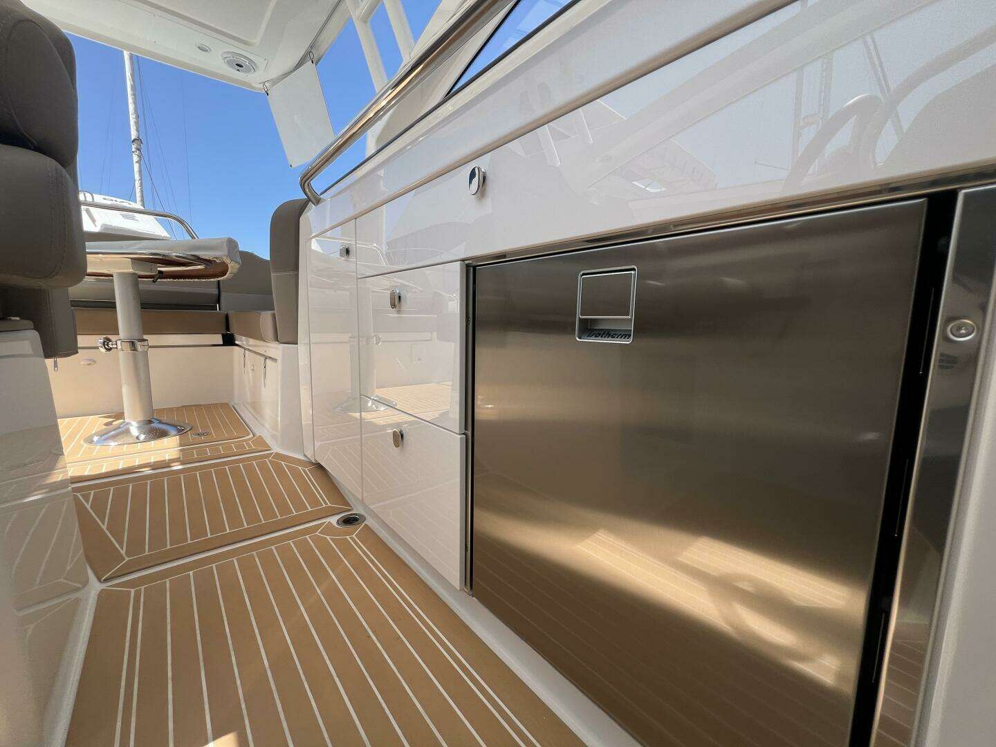 2024 Nimbus W9 - Image 13
