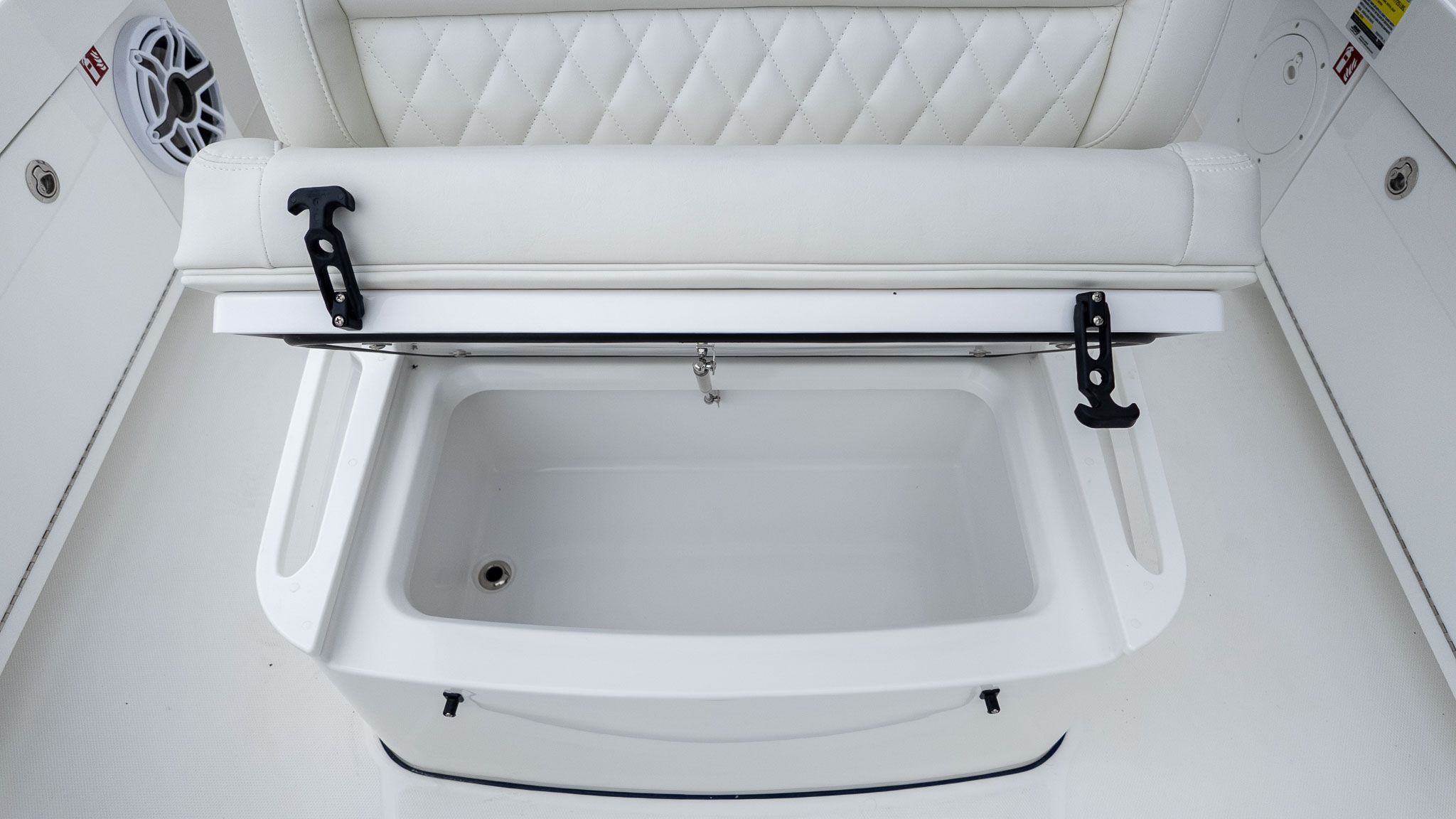 2026 Everglades 253 Center Console - 17
