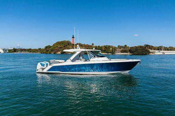 2019 Tiara Yachts 38 LS