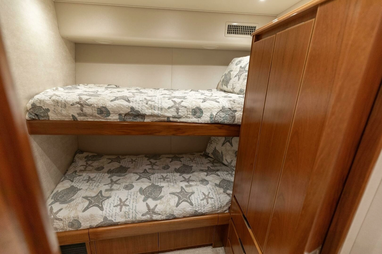 2015 Viking 70 Convertible - Image 23