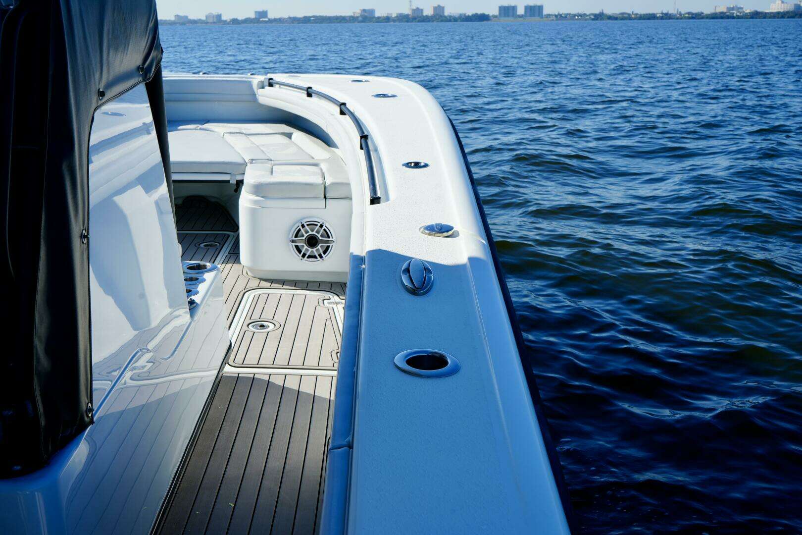 2023 Yellowfin 32 Offshore - Image 17
