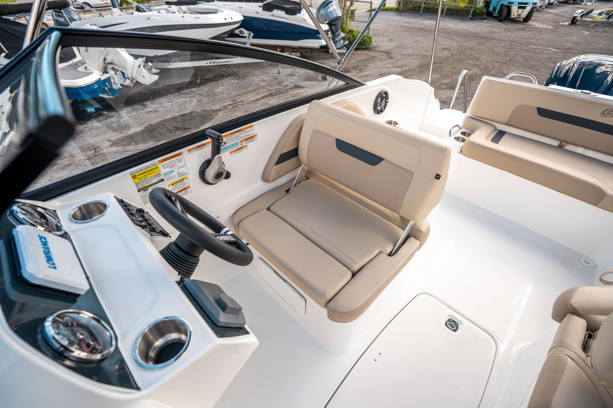 2025 Hurricane SunDeck 235 OB - 19