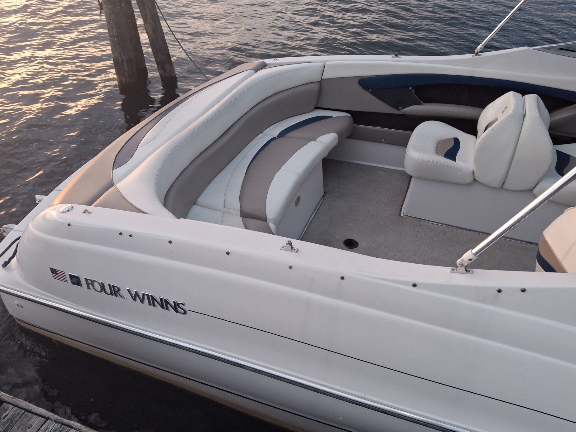 1998 Four Winns 245 Sundowner - 10