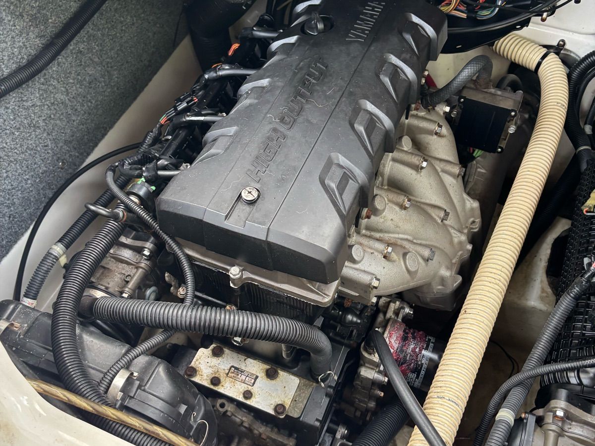 2016 Yamaha Boats 242 - 11
