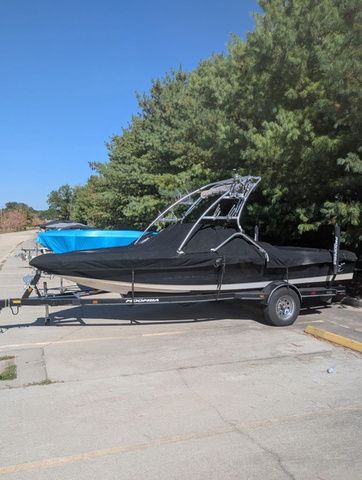 2004 Moomba Outback - 2