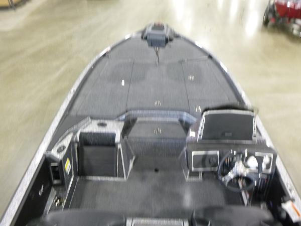 2025 Ranger Z520 boat interior with steering console and seating.