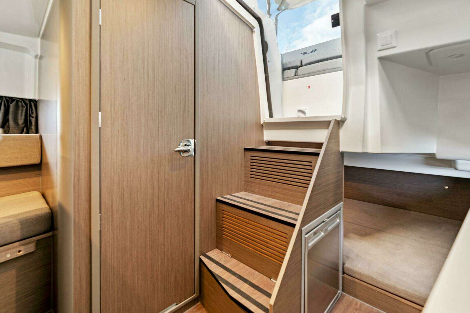 2026 Beneteau Flyer 9 SUNdeck - Image 12