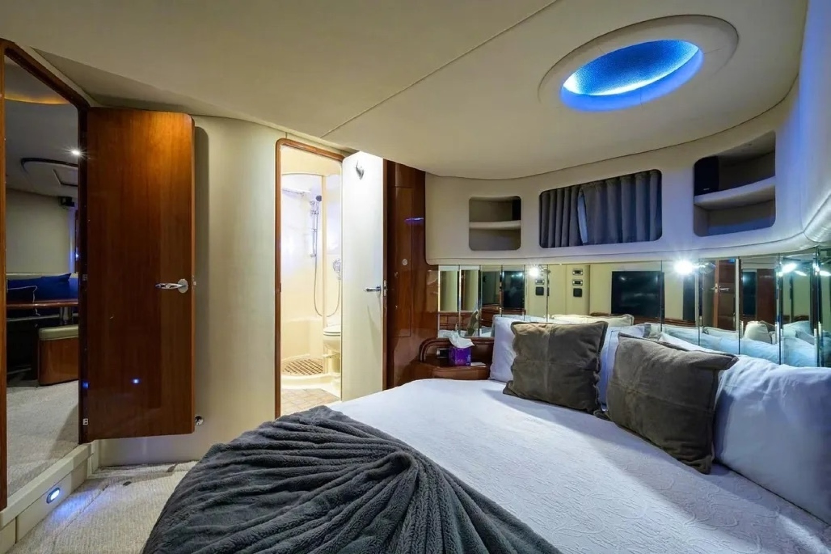 2004 Sea Ray 550 Sundancer - Image 16